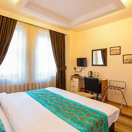Hotel Plussuite Taksim 3*
