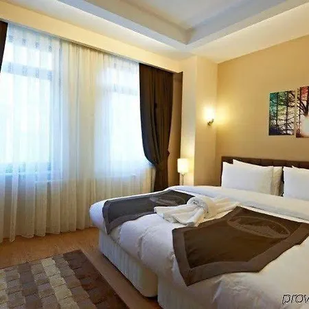 Hotel Plussuite Taksim 3*
