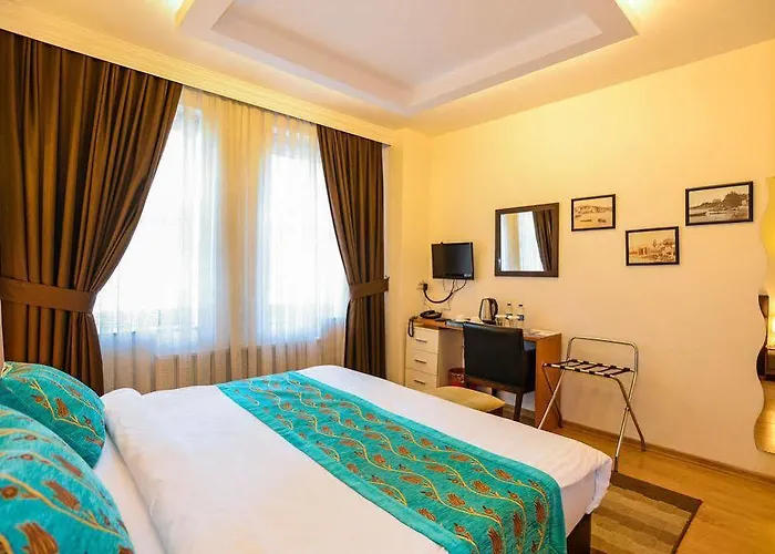 Hotel Plussuite Taksim 3*