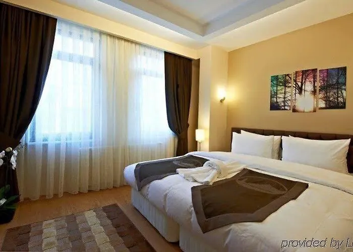Hotel Plussuite Taksim 3*